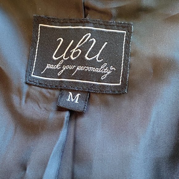 FINAL CHANCE! CLOSET CLOSING! - Picture 4 of 10